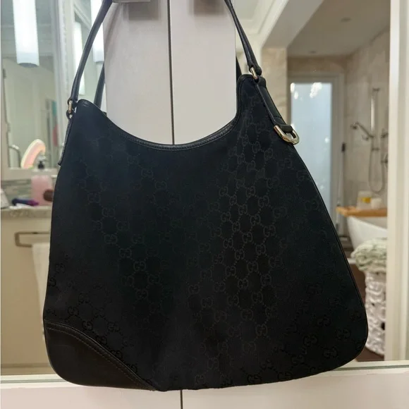 Gucci Black Monogram Shoulder Bag - Picture 2 of 4